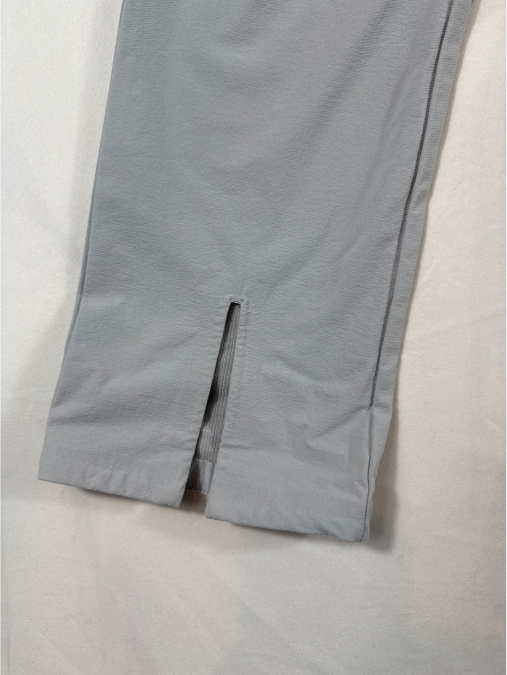Women’s Athleta Gray Capri Pants Size 8 - Picture 2 of 10